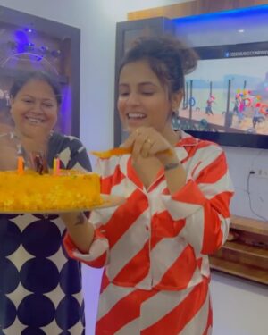 Pooja Rawat Instagram - Birthday vibe ❤️ 
Special thanks to MyMains🌎❤️ 

@daminichauhan_ 
@shweta_.xx 
@mmtarwt 
@madanpartik 
@anilkumar.2345678 
@sunitarawat4841