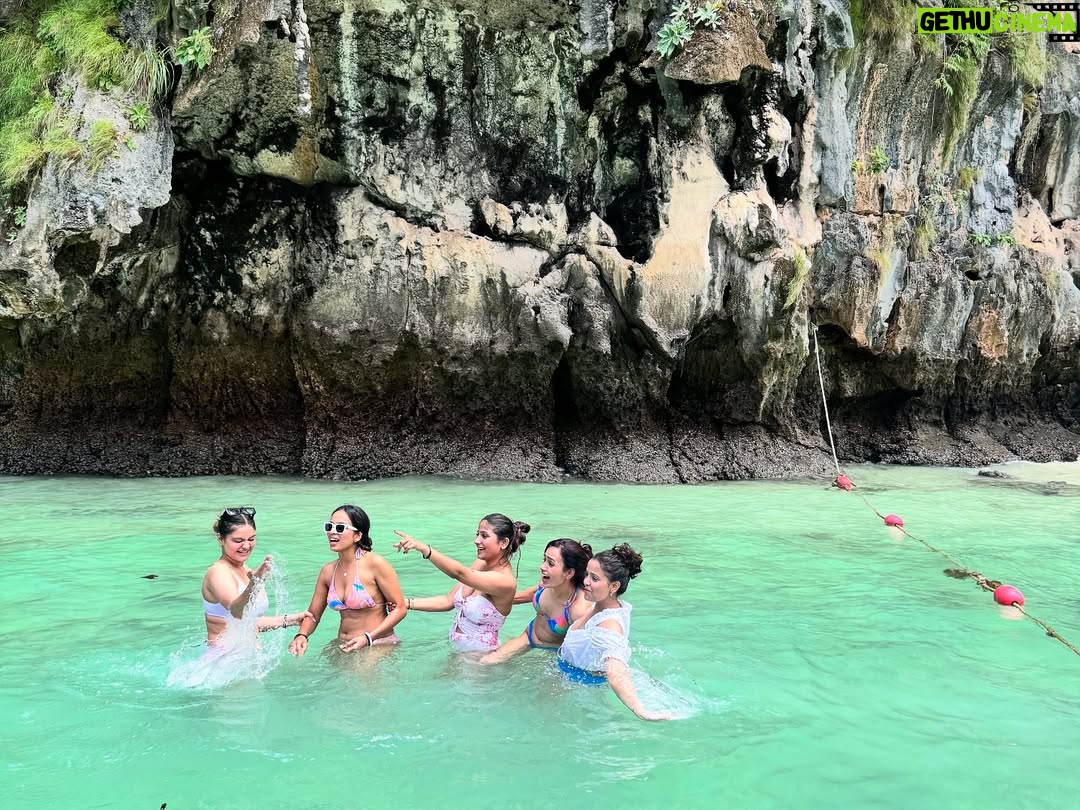 Pooja Rawat - 2.2K Likes - Good times and tan lines in Phuket! 
🌊 🐚