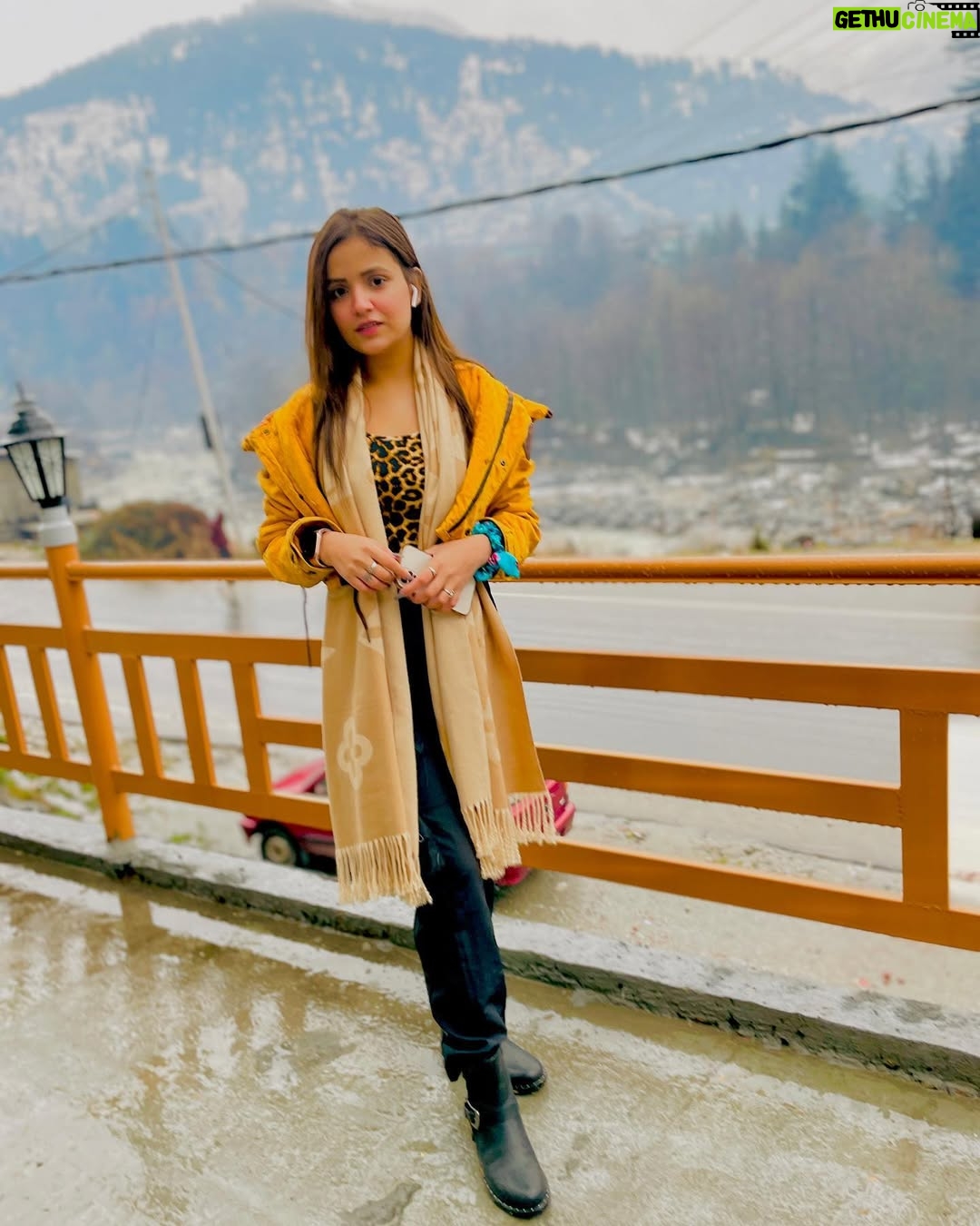 Pooja Rawat - 11K Likes - Snowman ⛄️