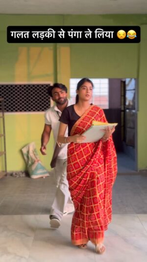 Pooja Saxena Instagram - Madam ji mujhse set ho jao..š³š wait 4 twist
.
.
#pooja_saxena_111 #comedy #funnyvideos
@pooja_saxena_111