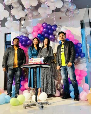 Pooja Saxena Instagram - Thank You Everyone today we reached the mark of 1 million and all the credit goes to you all ā¦Thank you So Much š„¹ā¤ļøšš»
