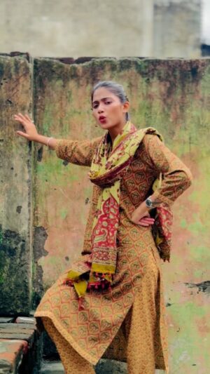 Pooja Saxena Instagram - Batao kaha se moti lagati hu me..š
#pooja_saxena_111 #comedy
