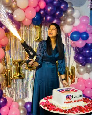 Pooja Saxena Instagram - Thank You Everyone today we reached the mark of 1 million and all the credit goes to you all ā¦Thank you So Much š„¹ā¤ļøšš»
