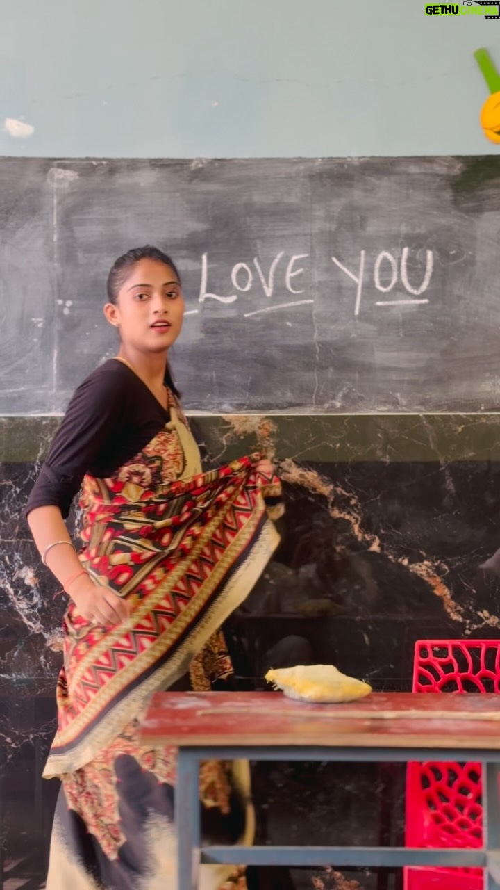 Pooja Saxena - 322.7K Likes - I love you शब्द का अविष्कार..😳😂 

#pooja_saxena_111 #comedy #funnyvideos