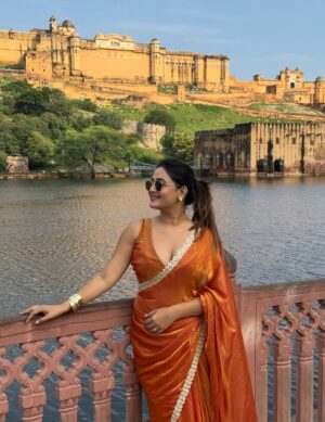 Pooja Sharmaaaa Instagram - 👀🫶🏻
Saree @neelgharofficial