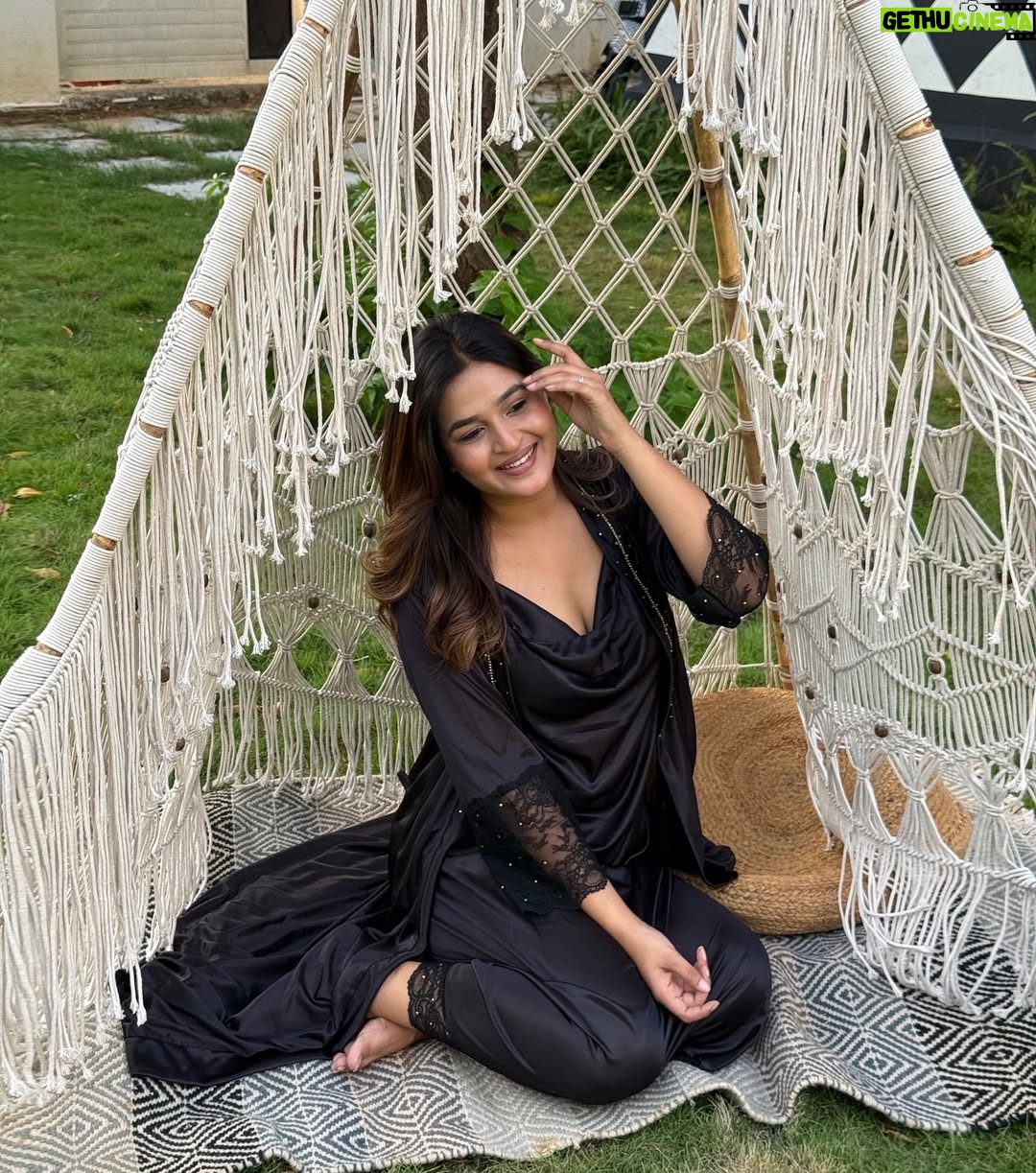 Pooja Sharmaaaa - 5.7K Likes - 👀