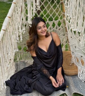 Pooja Sharmaaaa Instagram - 👀