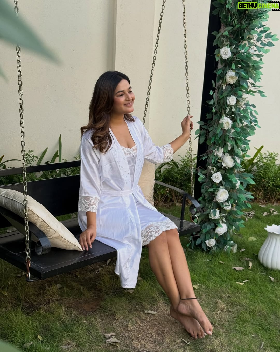 Pooja Sharmaaaa - 5.6K Likes - 🫶🏻
