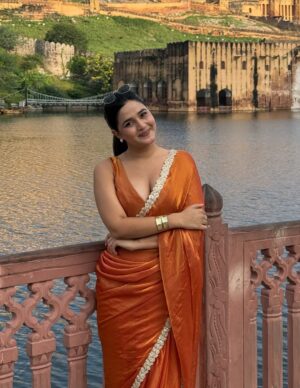 Pooja Sharmaaaa Instagram - 👀🫶🏻
Saree @neelgharofficial