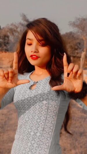Pooja Singh Instagram - Number to kisi heroine ko bhi nhi deta😎🔥
@poojasinghsingh29 
.

.

.
#reelsinstagram #reelitfeelit #trendingreels #viralvideos #viral #explorepage #explore #expression #attitude #instadaily #instagram #keepsupporting #keepgrowing