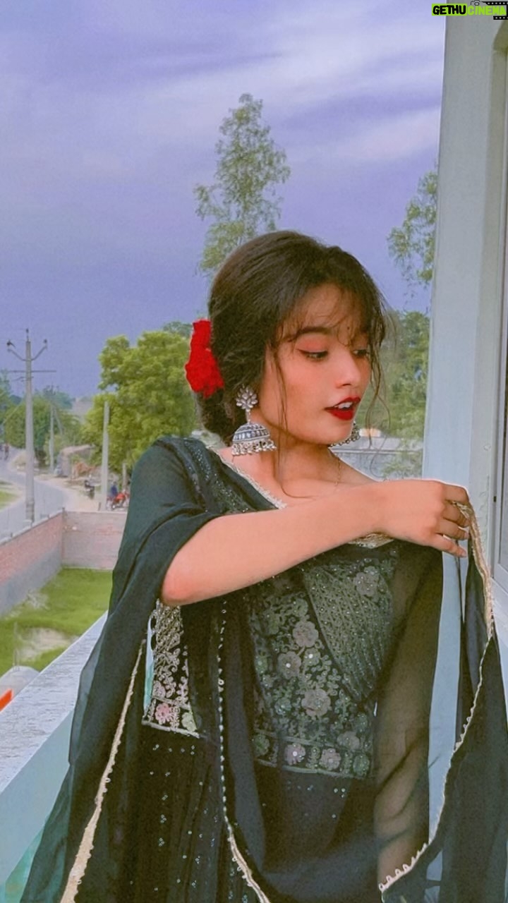 Pooja Singh - 12.9K Likes - Yeh kaisi Mohhbat hai tumhari🥺#reelinstagram