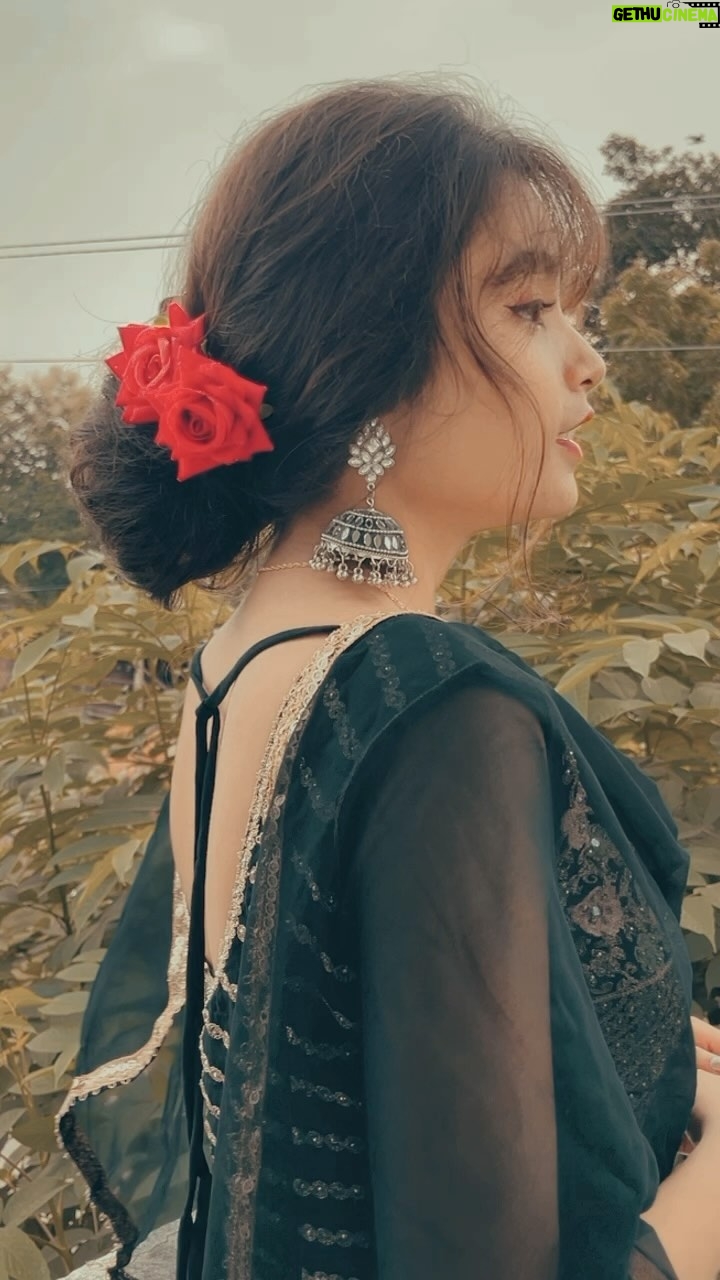 Pooja Singh - 284.5K Likes - Ek saks ne rulaya bhout hai💔🥺#reelsinstagram