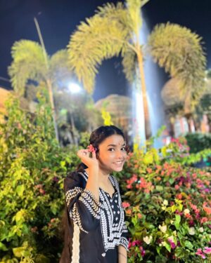 Pooja Singh Instagram - संस्कारी🦋🌙☘️

.

.
#instapic #instadaily #pic#post #nature #night #pooja