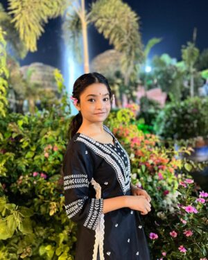 Pooja Singh Instagram - संस्कारी🦋🌙☘️

.

.
#instapic #instadaily #pic#post #nature #night #pooja