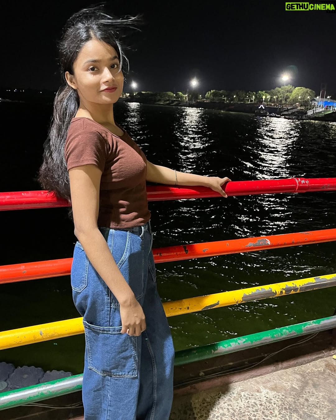 Pooja Singh - 1.6K Likes - Go with the flow 🌗🫧🌌

#pic #river #night #vibe #feel #goodvibes #feeling #photooftheday