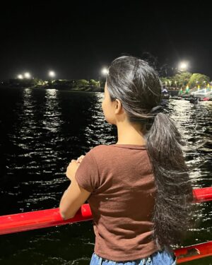 Pooja Singh Instagram - Go with the flow 🌗🫧🌌

#pic #river #night #vibe #feel #goodvibes #feeling #photooftheday