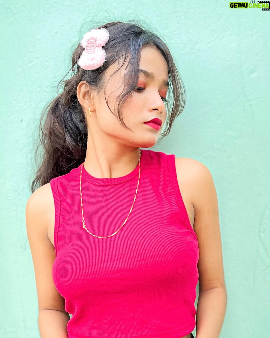 Pooja Singh - 1.2K Likes - I’ m on fire 🎀 & I know it…🔥

#picoftheday #picture #pink #photo #fy