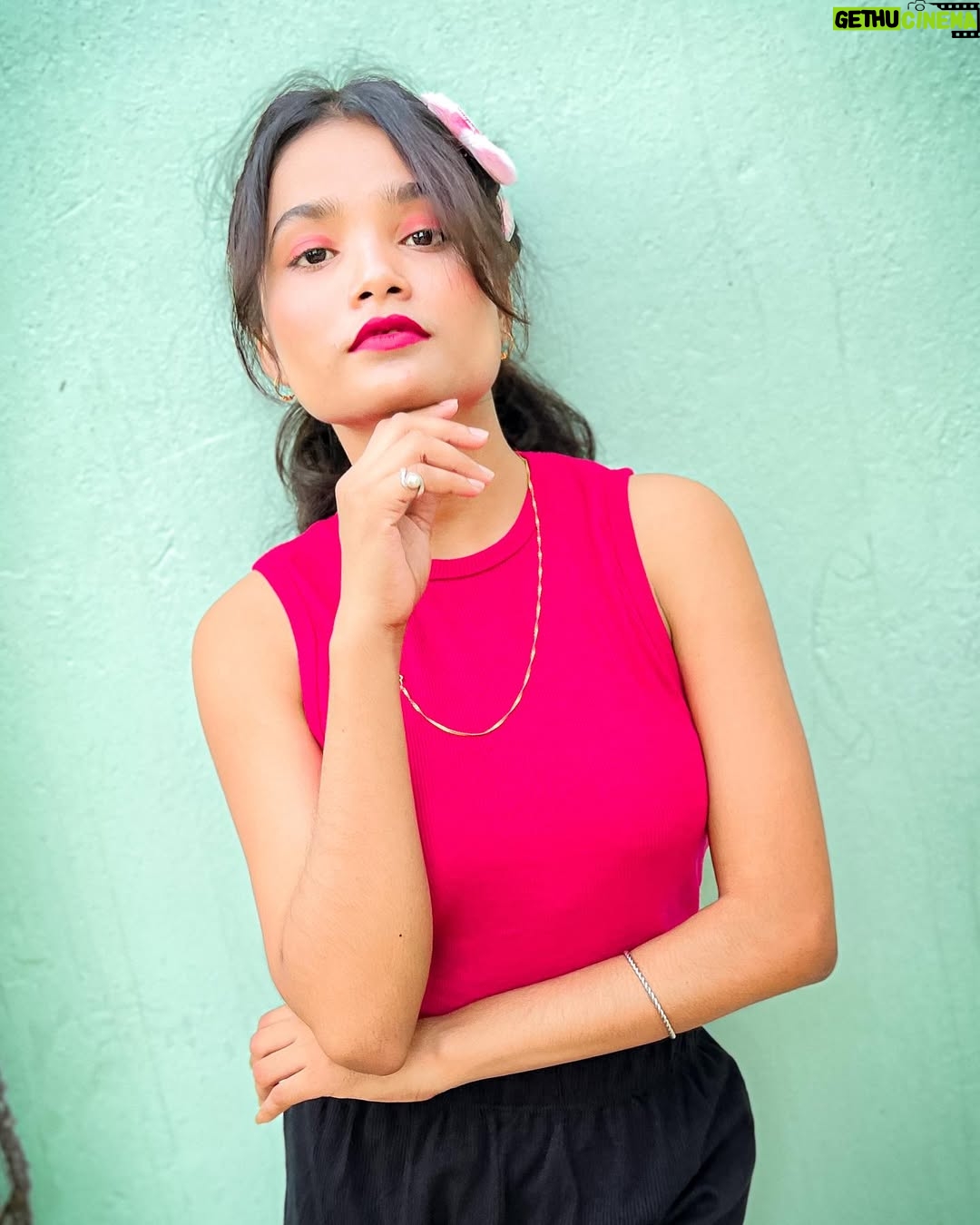 Pooja Singh - 1.2K Likes - I’ m on fire 🎀 & I know it…🔥

#picoftheday #picture #pink #photo #fy