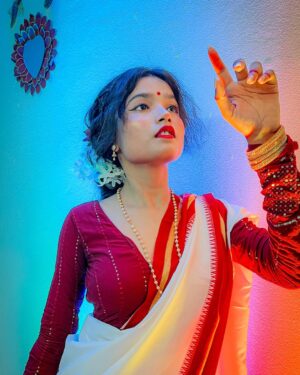 Pooja Singh Instagram - Look at me🫀(Paro)

#paro #devdas #look #pic #love