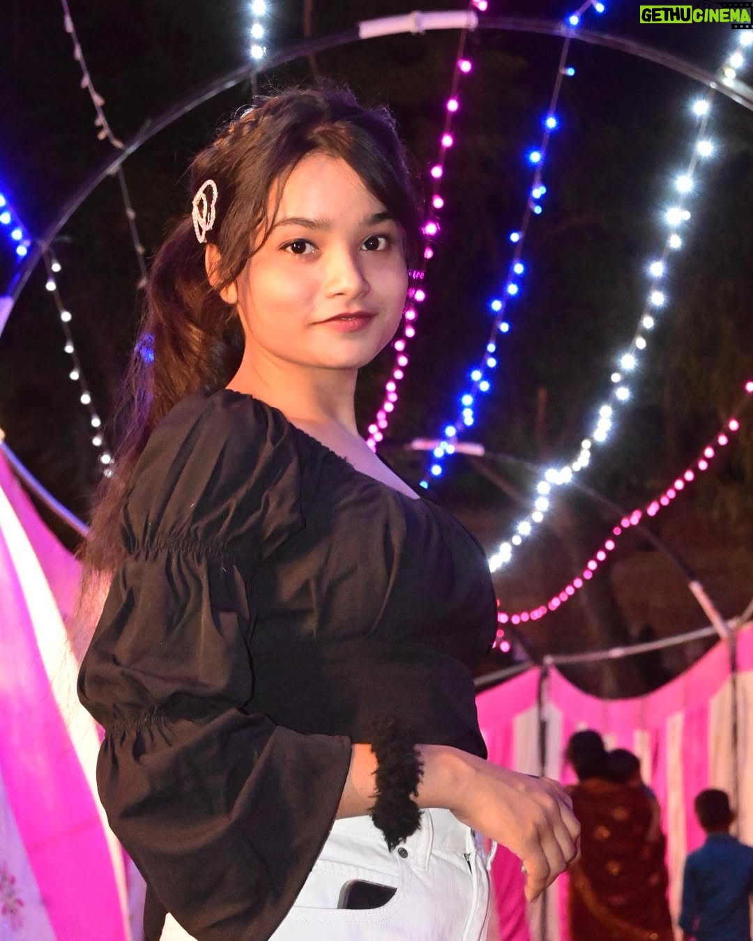 Pooja Singh - 1.2K Likes - Tareef__________?
@poojasinghsingh29 

#pic