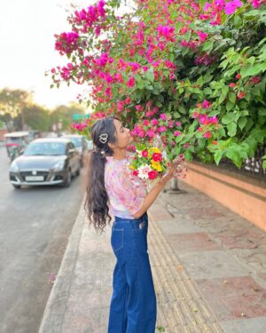 Pooja Singh Instagram - Life is a series of thousand little miracles notice them🌸🫀
@poojasinghsingh29 

#ɪɴsᴛᴀɢᴏᴏᴅ #instafit #pic #look #love #following #likeforlikeandfollow #pooja