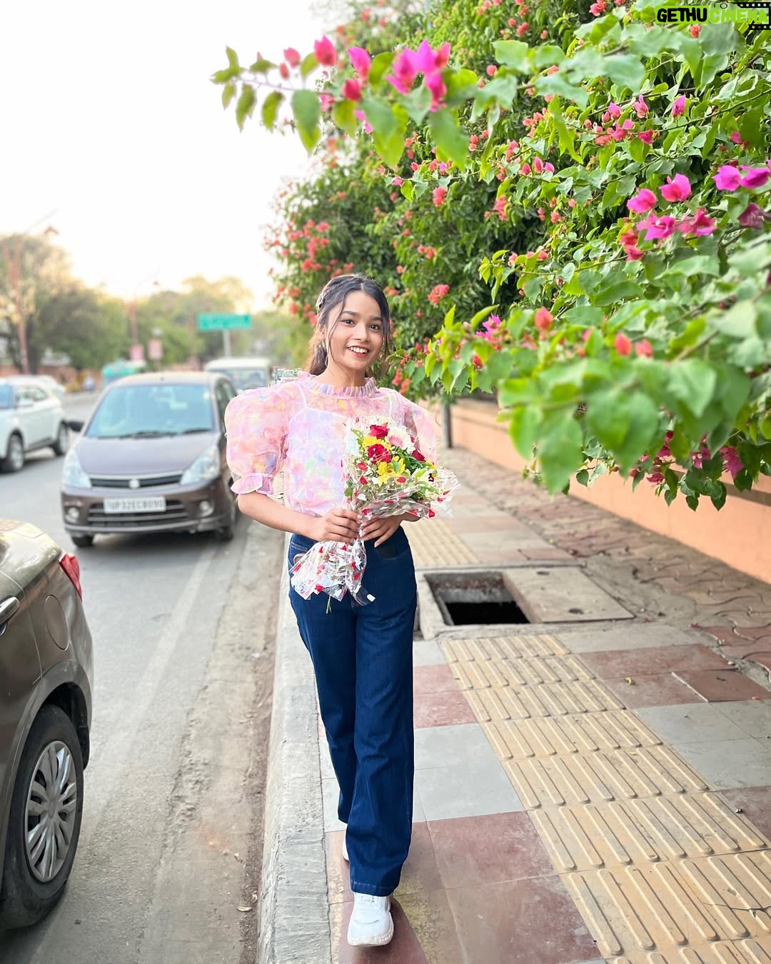 Pooja Singh - 893 Likes - Life is a series of thousand little miracles notice them🌸🫀
@poojasinghsingh29 

#ɪɴsᴛᴀɢᴏᴏᴅ #instafit #pic #look #love #following #likeforlikeandfollow #pooja