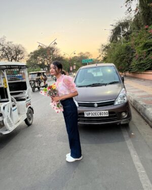 Pooja Singh Instagram - Life is a series of thousand little miracles notice them🌸🫀
@poojasinghsingh29 

#ɪɴsᴛᴀɢᴏᴏᴅ #instafit #pic #look #love #following #likeforlikeandfollow #pooja