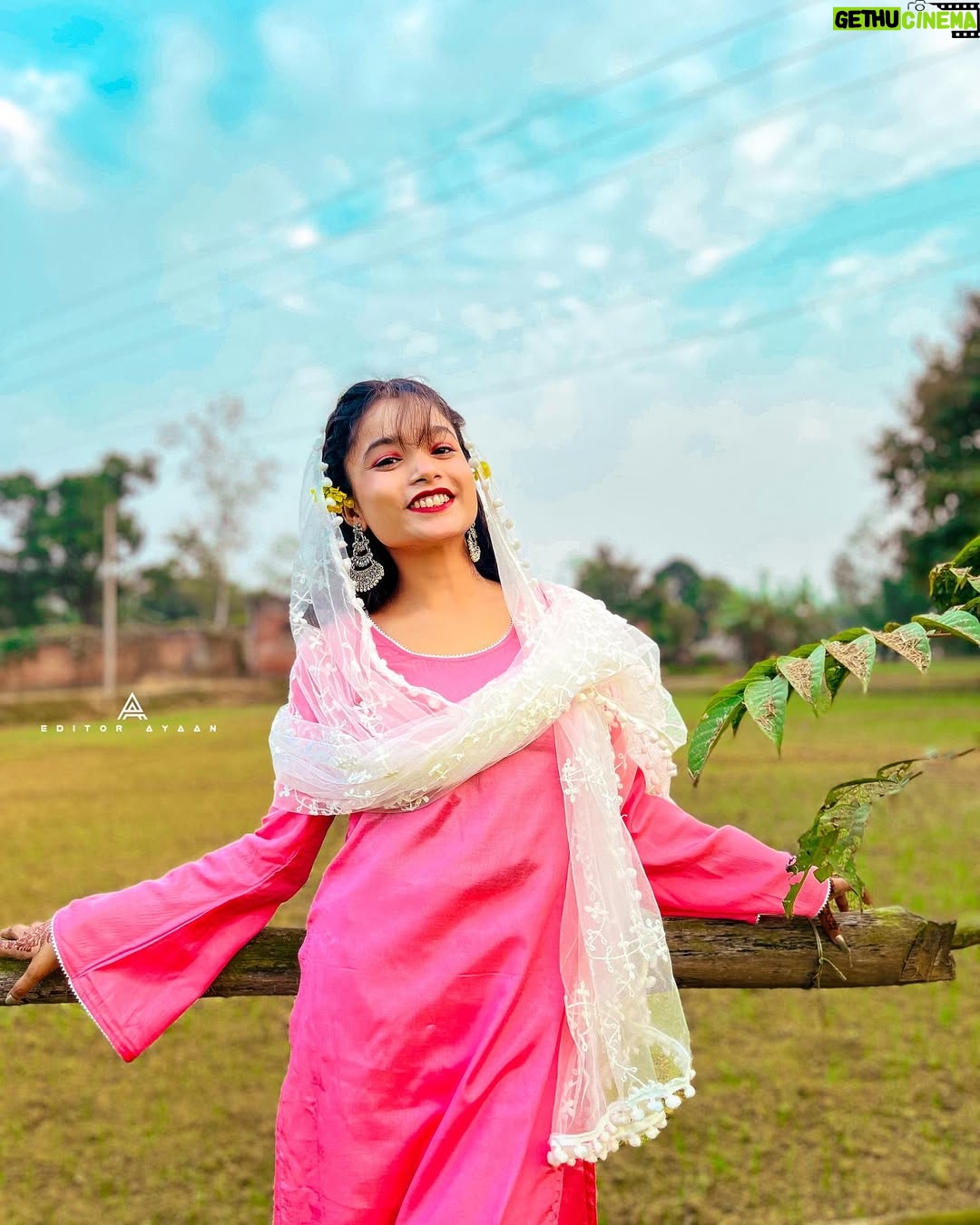 Pooja Singh - 0.9K Likes - तरे बाड बहुत ज़मना हुआ ……
क्याँ वों सरसों के खेत,अब भीं हरे होंगे ? 🌼🌛

  @poojasinghsingh29 🌸

#picoftheday #photography #beautiful #look #fashion #desi #sarso #mustard #love #art #views #smile #cute #instagood #instalove #explore