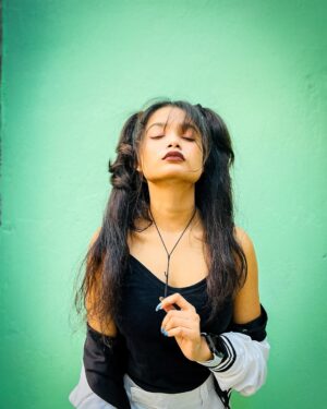 Pooja Singh Instagram - cHill baby..we r all bad in someone’s story 👽
.

.

#beauty #cool #trendy #fashion #hot #sweetme #picoftheday #post #pic #instapic #explore #top #favouritepic #me