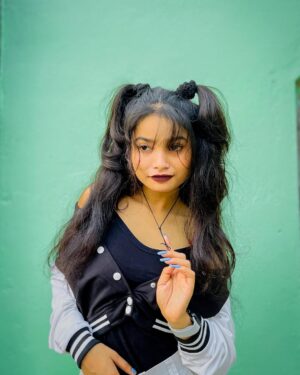 Pooja Singh Instagram - cHill baby..we r all bad in someone’s story 👽
.

.

#beauty #cool #trendy #fashion #hot #sweetme #picoftheday #post #pic #instapic #explore #top #favouritepic #me