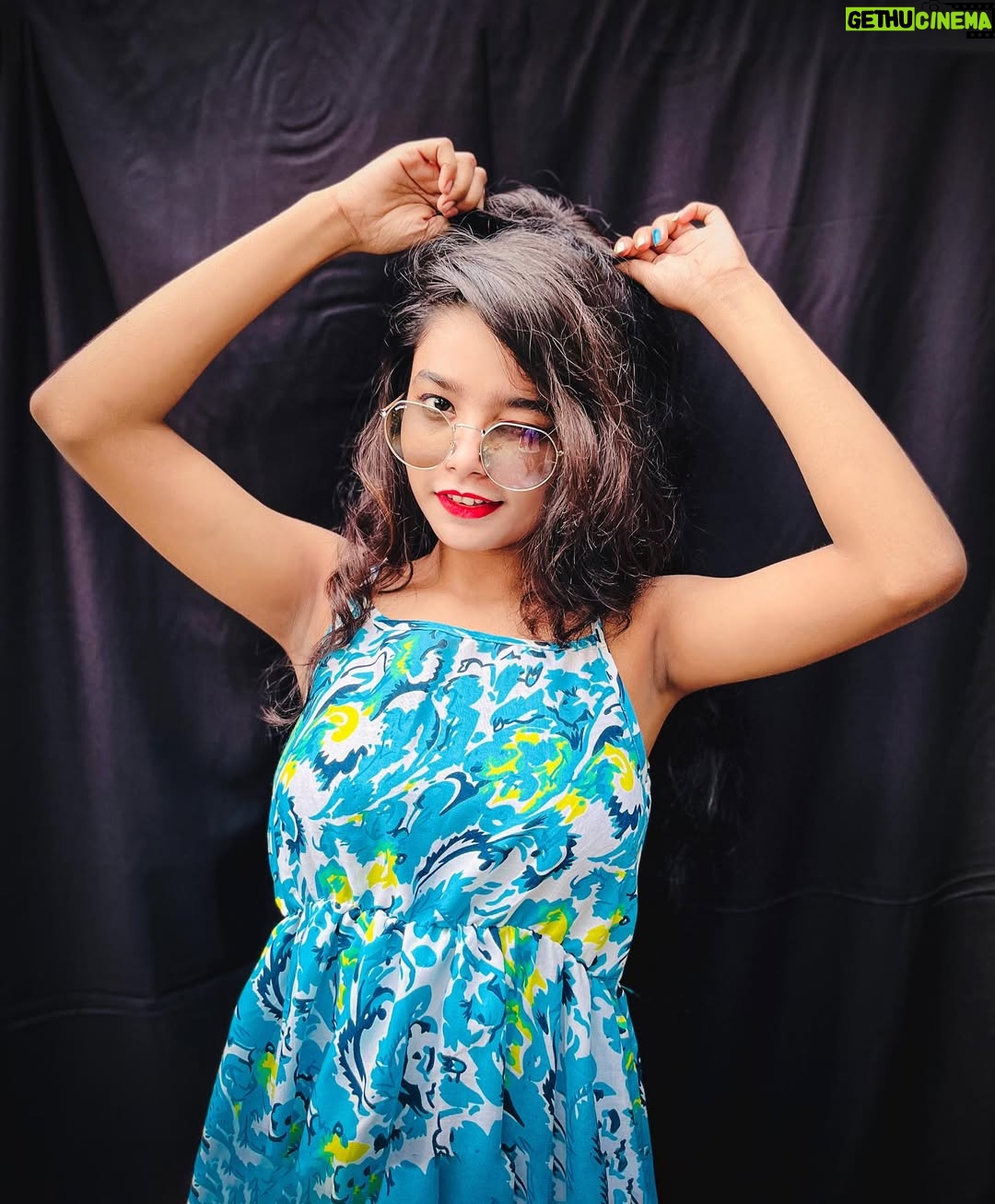 Pooja Singh - 742 Likes - Sunglasses 👓🕶️😎: @bavincis.official 

Managed by:
@mrr_sumitt_ 
@star_entertainment07