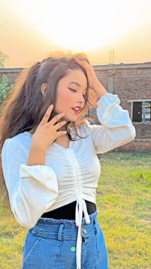 Pooja Singh Instagram - Tag someone special 🤍🦋💍#trendingreels #love #loveislove #viral #explorepage #reelinstagram#fyp