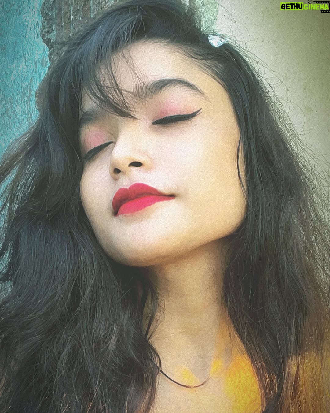 Pooja Singh - 691 Likes - Need a caption🌷. 
 

#poojasinghsingh29 #look #pic