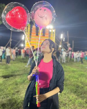 Pooja Singh Instagram - 🐣🦋🎈

#night #pic #picoftheday #smile #trending #