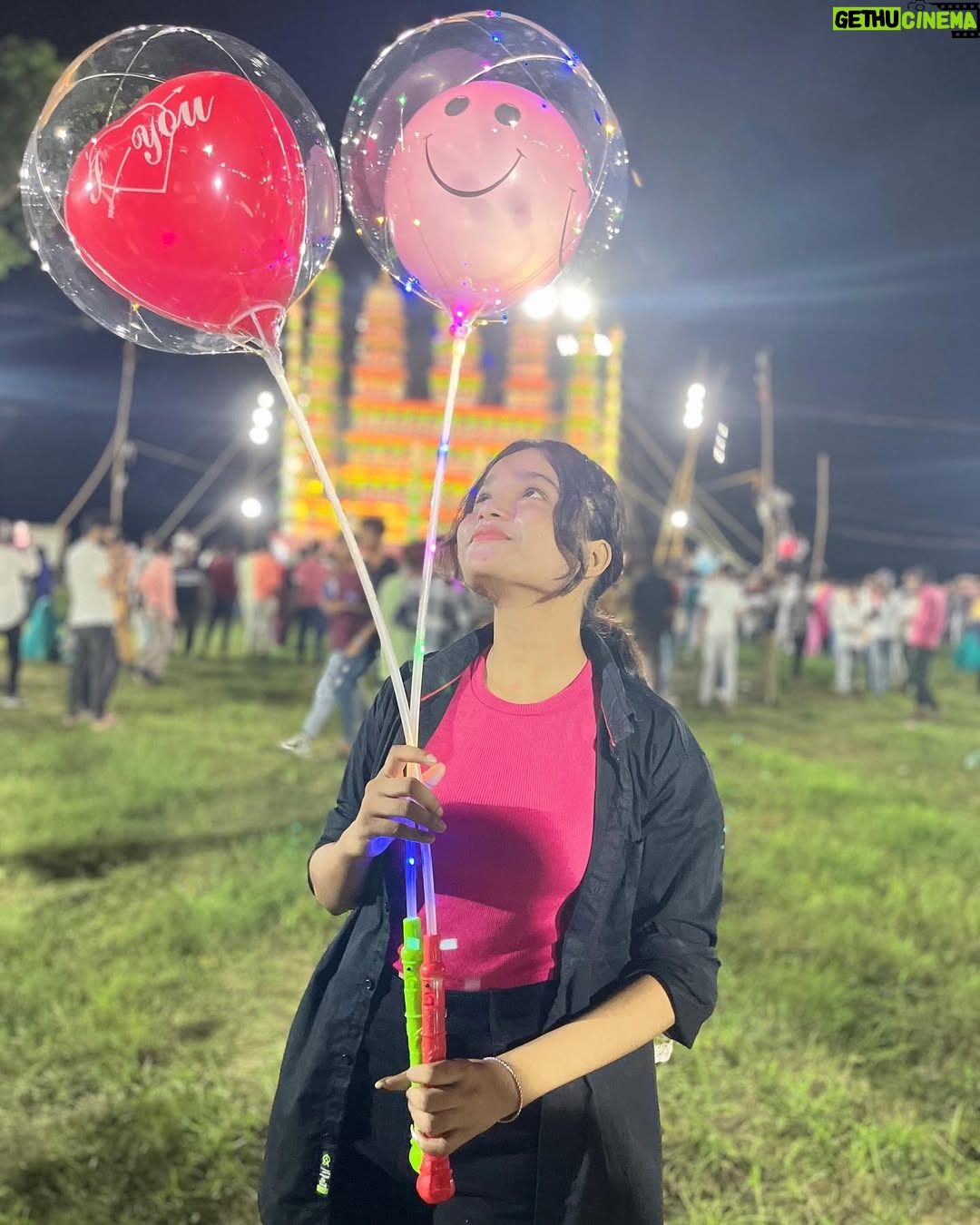 Pooja Singh - 1.1K Likes - 🐣🦋🎈

#night #pic #picoftheday #smile #trending #