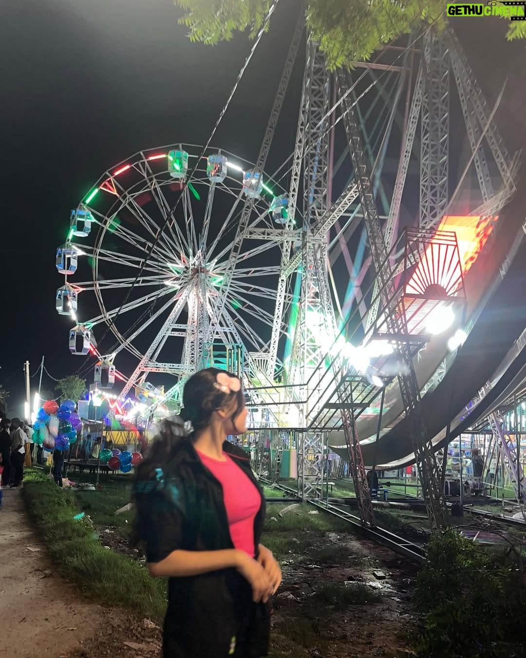 Pooja Singh - 1.1K Likes - 🐣🦋🎈

#night #pic #picoftheday #smile #trending #