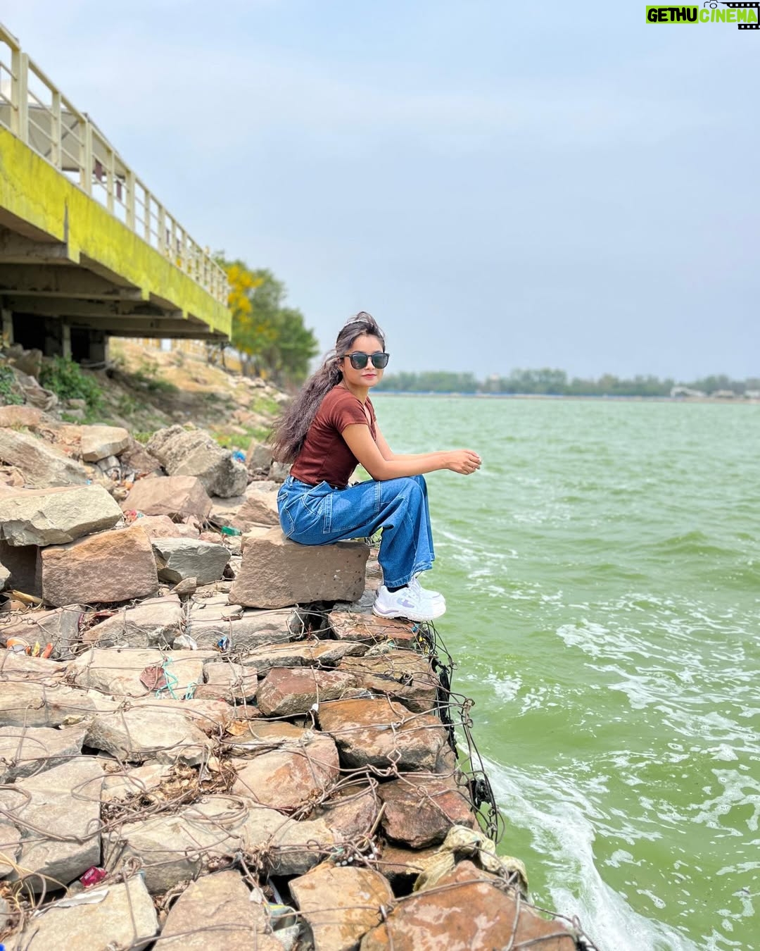 Pooja Singh - 1.5K Likes - Feeling best vibe in nature🌊

#picoftheday #instagram #pic #river #look #likes #instadaily