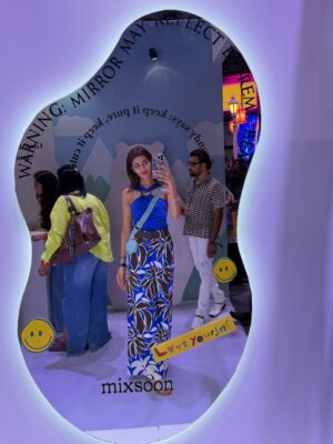 Pooja Solanki Instagram - @flipkart @flipkartlifestyle #glamup2025 #FlipkartGlamUpSale #TrendItFlipkartIt #mixsoonindia #Vcare, #VCareProducts, #VCareSwarnothaya