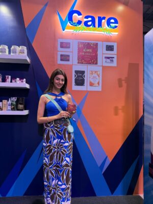 Pooja Solanki Instagram - @flipkart @flipkartlifestyle #glamup2025 #FlipkartGlamUpSale #TrendItFlipkartIt #mixsoonindia #Vcare, #VCareProducts, #VCareSwarnothaya