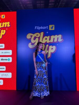 Pooja Solanki Instagram - @flipkart @flipkartlifestyle #glamup2025 #FlipkartGlamUpSale #TrendItFlipkartIt #mixsoonindia #Vcare, #VCareProducts, #VCareSwarnothaya