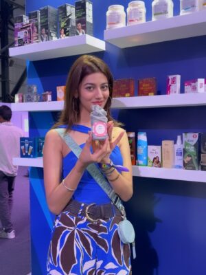 Pooja Solanki Instagram - #GlamUp25, #FlipkartGlamUp, #VCare, #GlowWithVCare, #VCareProduct, #Skincare, #Haircare, #BeautyProducts, #IndianBeauty 
@flipkartlifestyle @flipkart @vcare.product