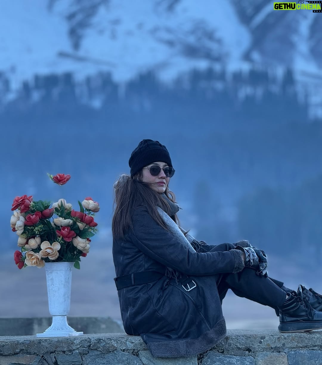 Pooja Solanki - 2.1K Likes - Kashmir 🍁🍂