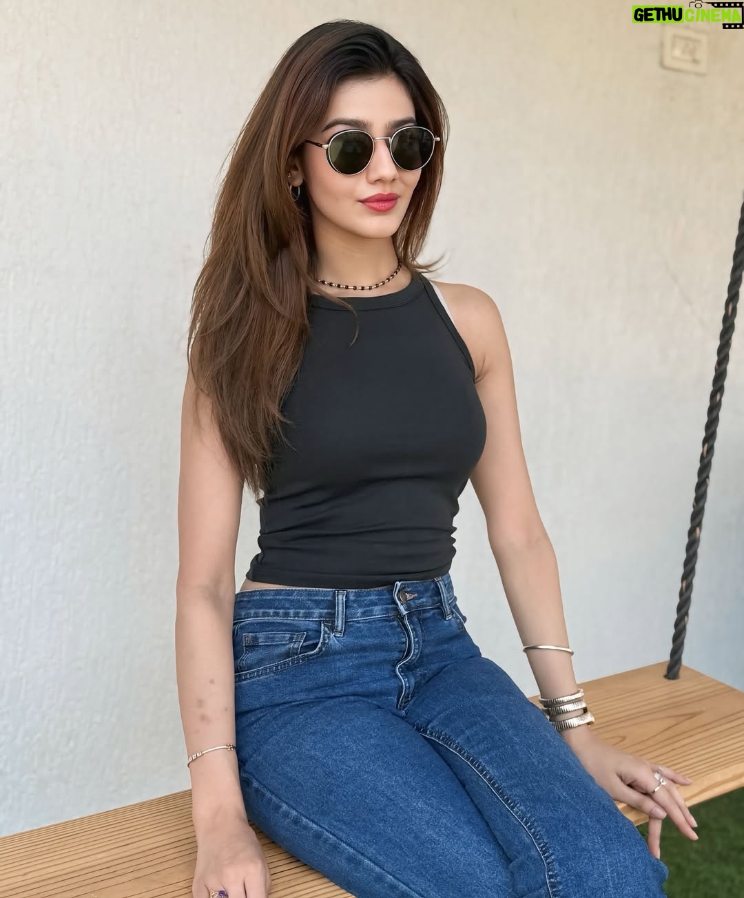 Pooja Solanki - 4.1K Likes - 🖤