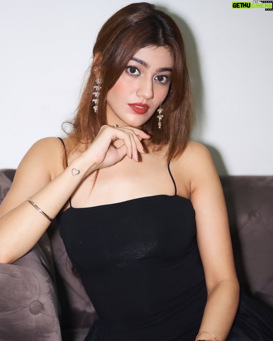 Pooja Solanki - 3.7K Likes - 🖤✨