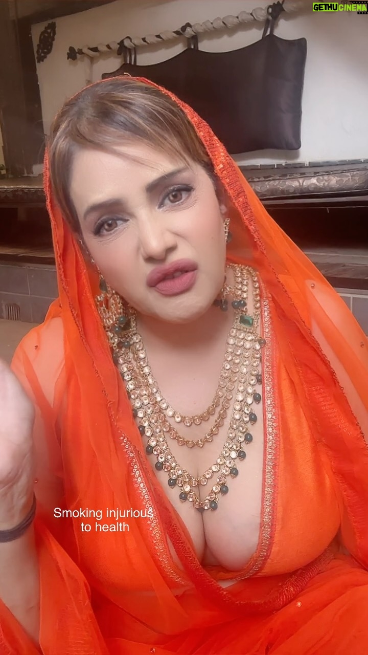 Poonam Jhawer - 2.6K Likes - गुरु जी 🤪

#viralreels #comedyreels #funnyreels #sareelovers #reelkarofeelkaro #forfun #poonamjhawer