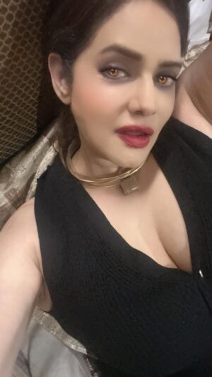 Poonam Jhawer Instagram - Value karna sikho
One must always value the people who stand by you truly, because loyalty and genuine presence are rare in today’s world.”
thought:
#TruePeople #ValueRelationships #LoyaltyMatters #RealConnections #TrustAndLove #LifeLessons #StayGrateful #RareSouls #TrueSupport #poonamjhawer