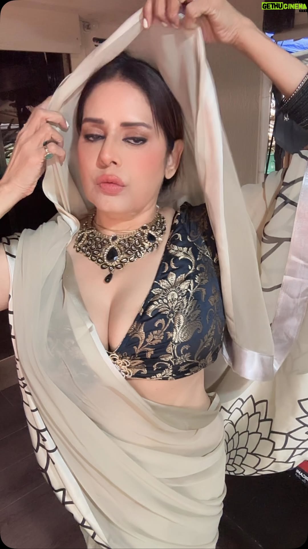 Poonam Jhawer - 2.7K Likes - Film dekhne chaloge ??

#comedy #comedyvideos😂 #comedyreels😜😜 #funnyreelsvideo #poonamjhawer #funnyreels