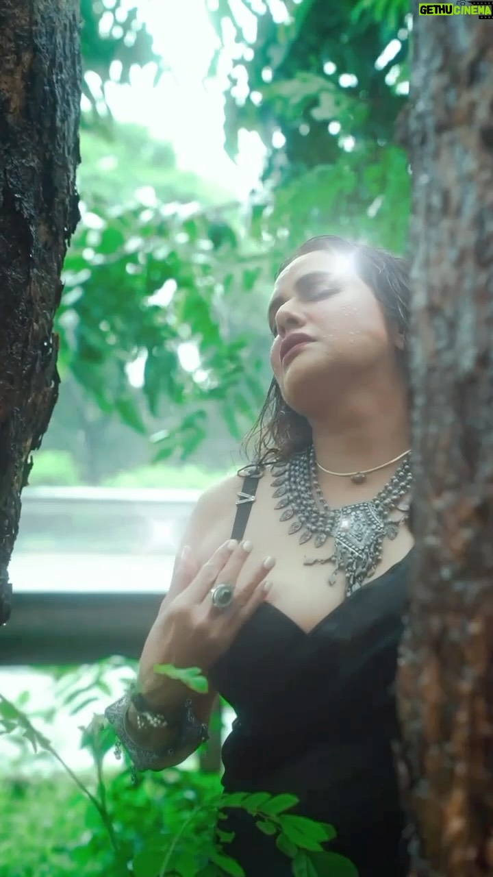 Poonam Jhawer - 3.3K Likes - Tujhe mai pyaar ❤️ karu ! 

#rainreels #rainnyday #sawan #rainvideo #sareelovers #poonamjhawer #ᴛʀᴇɴᴅɪɴɢsᴏɴɢ #trendingnow @kailashkher