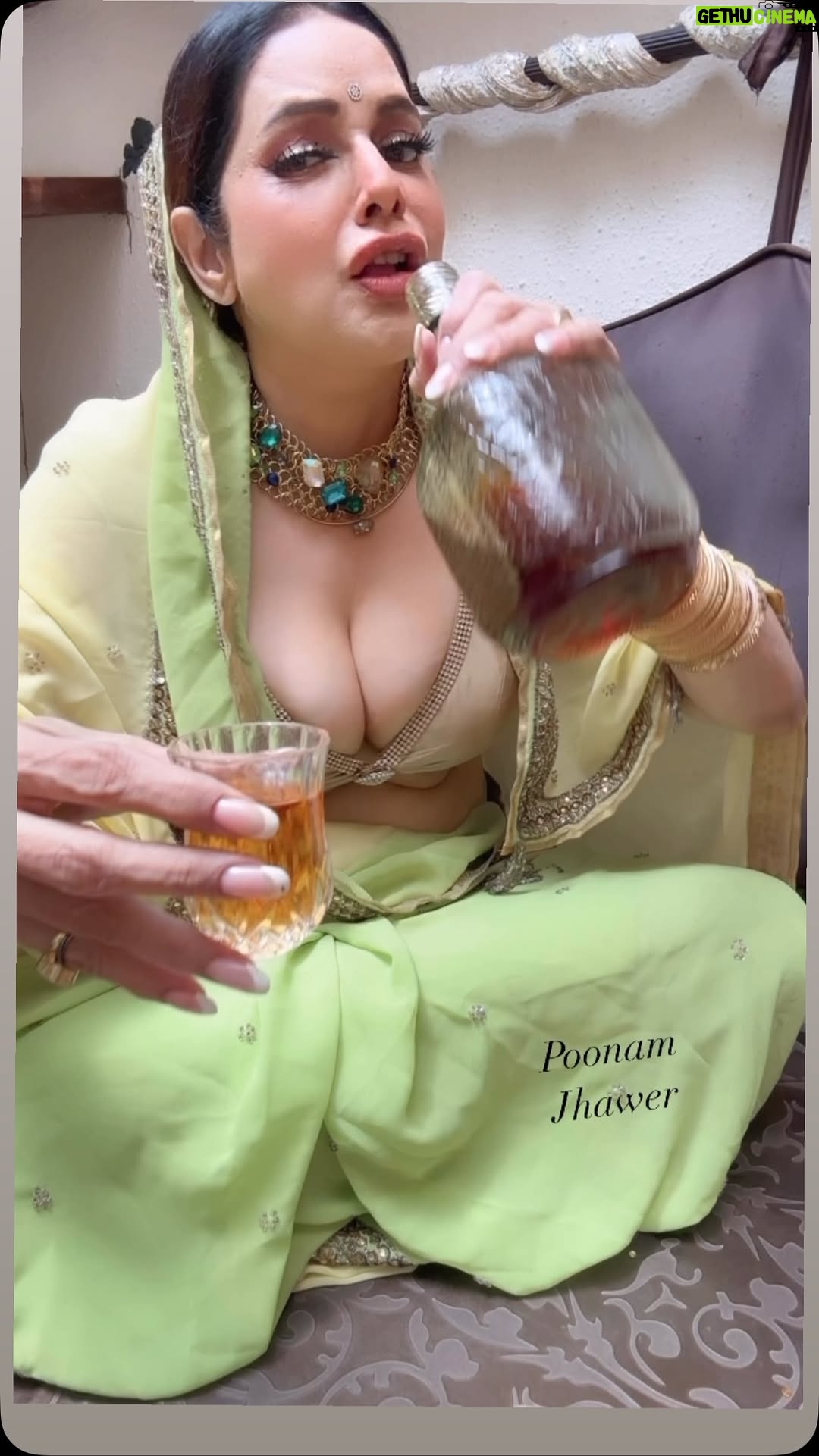 Poonam Jhawer - 5.9K Likes - Chalo kare ?? Drink yaar 🍺🍷🥃

#comedyreels #drinkingreels #funny #forfun #viralreels #funnyreels #laughter #enjoylife #poonamjhawer