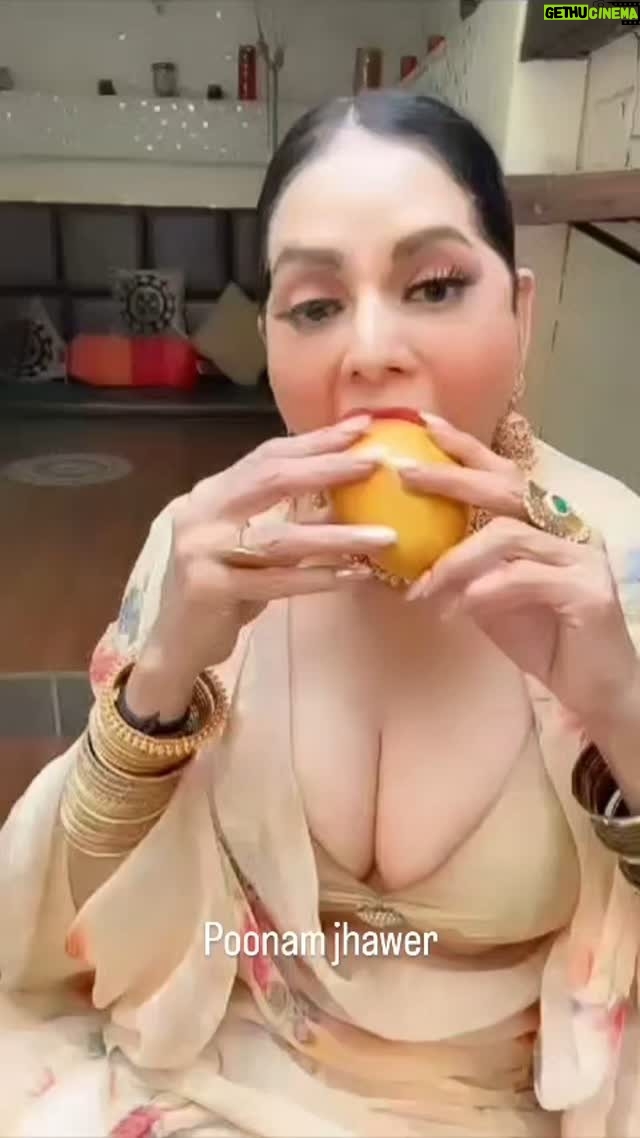 Poonam Jhawer - 2.8K Likes - Mango session 😋 

#mangoes #mango #viralreeĺs 
#reelstrend #viralvídeos #shareablecontent #instantviral #funwithreels #viral #reelsinstagram #poonamjhawer